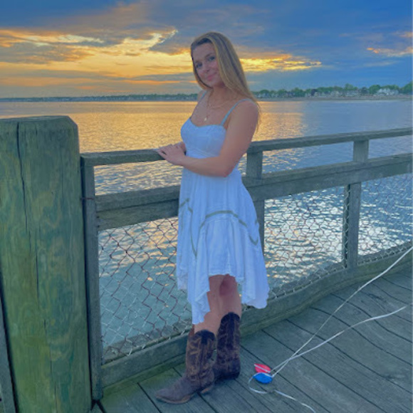 Meet your Posher, Siena - Picture 1 of 1